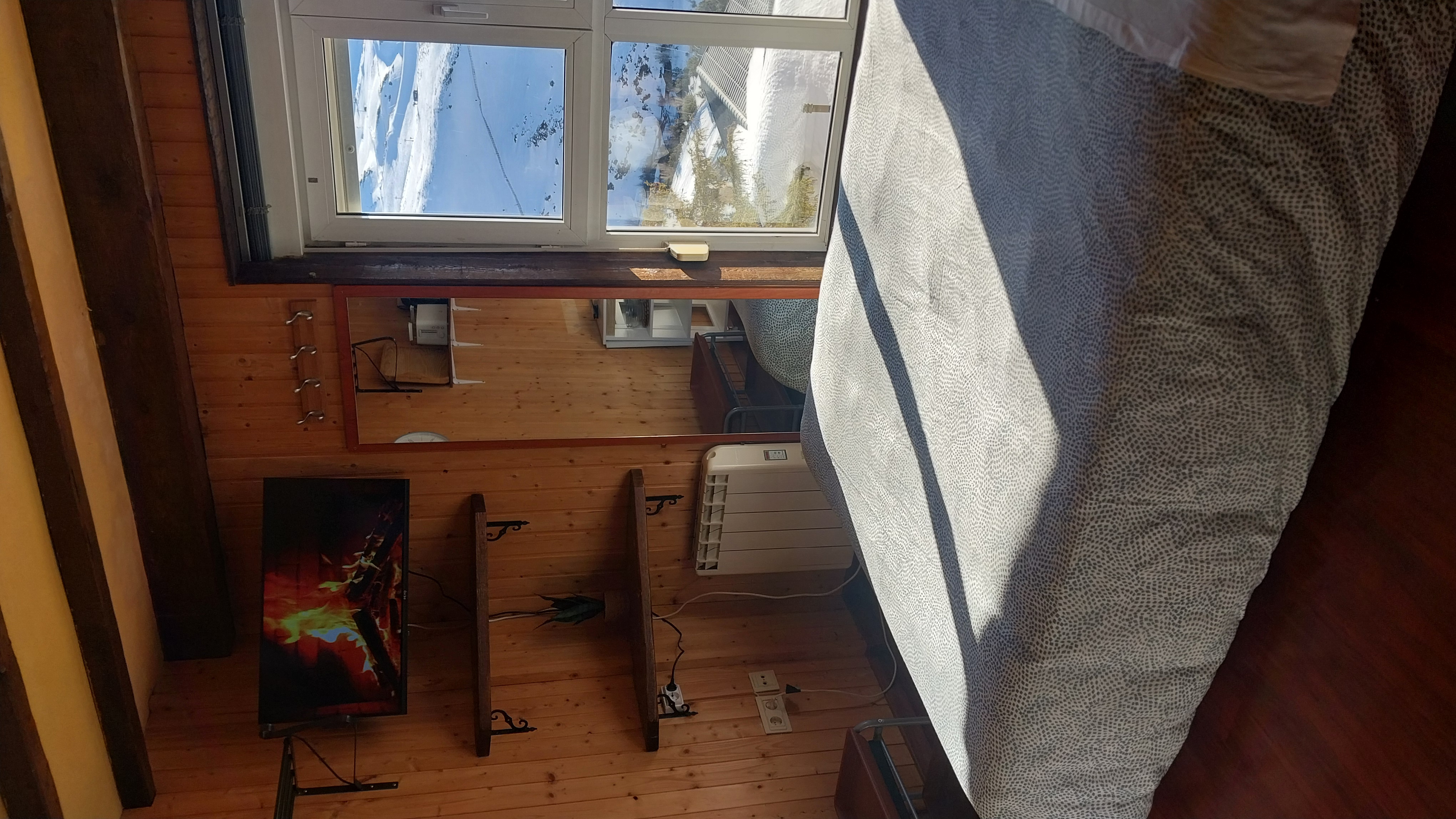 Dormitorio del apartamento Alcazaba Sierra Nevada con vistas a la montaña